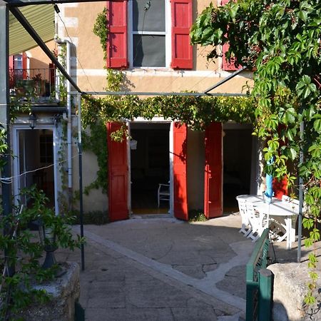 St Jean Du Gard : Spacious Apartment With Use Of Pool Saint-Jean-du-Gard Extérieur photo