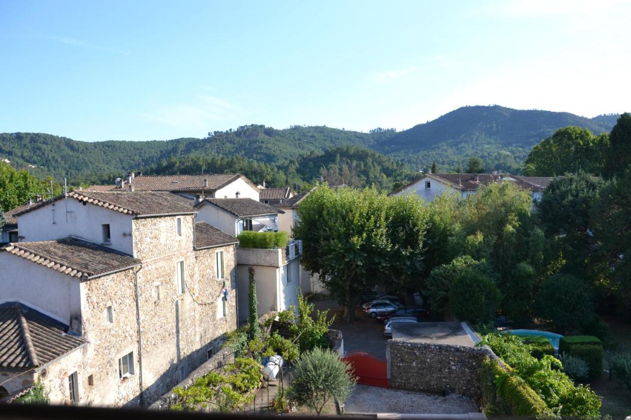St Jean Du Gard : Spacious Apartment With Use Of Pool Saint-Jean-du-Gard Extérieur photo