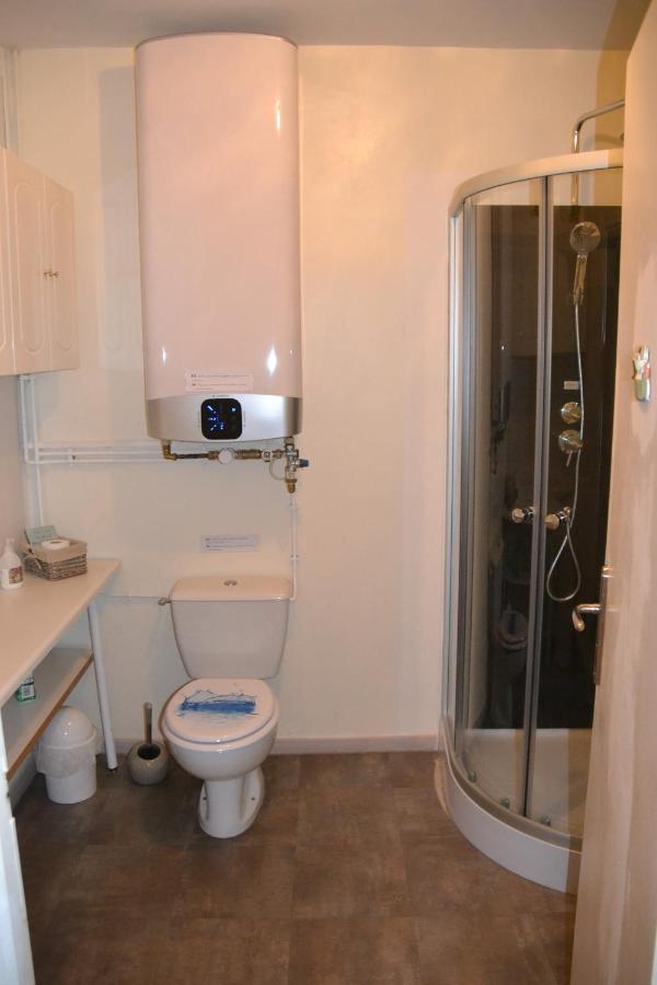 St Jean Du Gard : Spacious Apartment With Use Of Pool Saint-Jean-du-Gard Extérieur photo
